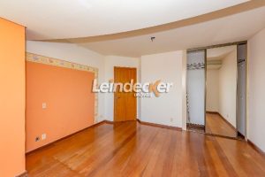 Cobertura à venda com 302m², 4 dormitórios, 1 suíte, 3 vagas no bairro Menino Deus em Porto Alegre - Foto 14