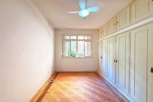 Casa à venda com 152m², 3 dormitórios, 5 vagas no bairro Menino Deus em Porto Alegre - Foto 11
