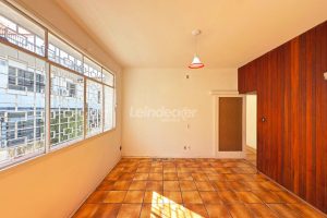 Casa à venda com 152m², 3 dormitórios, 5 vagas no bairro Menino Deus em Porto Alegre - Foto 25