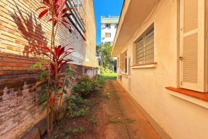 Casa à venda com 152m², 3 dormitórios, 5 vagas no bairro Menino Deus em Porto Alegre - Foto 33