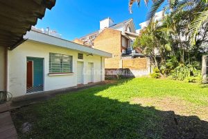 Casa à venda com 152m², 3 dormitórios, 5 vagas no bairro Menino Deus em Porto Alegre - Foto 39