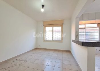 Apartamento para alugar com 70m², 2 dormitórios, 2 vagas no bairro Medianeira em Porto Alegre