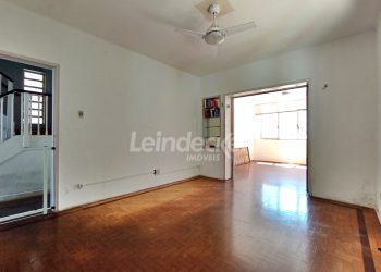 Casa Comercial para alugar com 350m², 4 dormitórios, 4 vagas no bairro Auxiliadora em Porto Alegre
