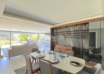 Apartamento para alugar com 316m², 3 dormitórios, 4 vagas no bairro Vila Assunção em Porto Alegre
