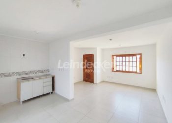 Casa para alugar com 78m², 2 dormitórios, 1 vaga no bairro Hipica em Porto Alegre