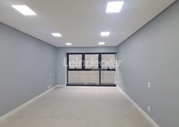 Sala para alugar com 40m², 1 vaga no bairro Menino Deus em Porto Alegre