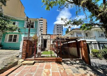 Casa para alugar com 156m², 4 dormitórios, 2 vagas no bairro Rio Branco em Porto Alegre