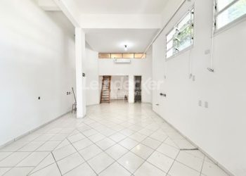 Loja para alugar com 55m² no bairro Santa Cecilia em Porto Alegre