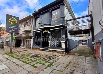 Casa Comercial para alugar com 490m², 6 vagas no bairro Navegantes em Porto Alegre