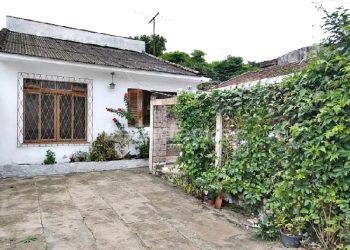 Casa para alugar com 116m², 2 dormitórios, 2 vagas no bairro Santana em Porto Alegre