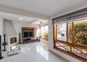 Casa em Condomínio para alugar com 244m², 3 dormitórios, 2 vagas no bairro Boa Vista em Porto Alegre