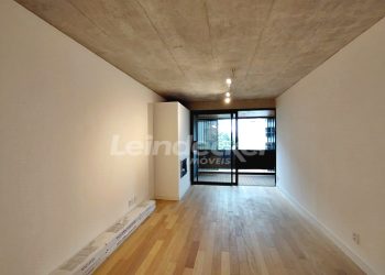 Apartamento para alugar com 90m², 2 dormitórios, 2 vagas no bairro Santa Cecilia em Porto Alegre