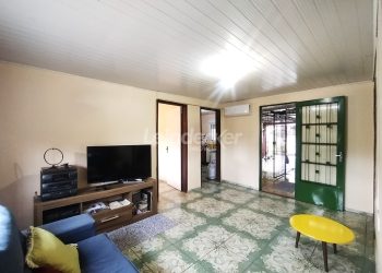 Casa para alugar com 70m², 2 dormitórios, 2 vagas no bairro Jardim Carvalho em Porto Alegre