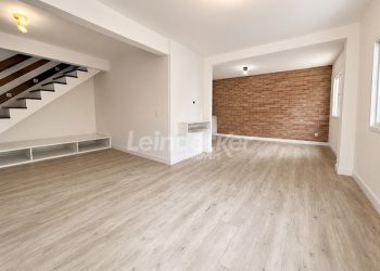 Casa para alugar com 170m², 3 dormitórios, 4 vagas no bairro Nonoai em Porto Alegre