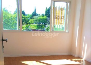 Apartamento à venda com 53m², 2 dormitórios, 1 suíte, 1 vaga no bairro Azenha em Porto Alegre