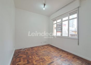 Apartamento à venda com 62m², 2 dormitórios no bairro Menino Deus em Porto Alegre