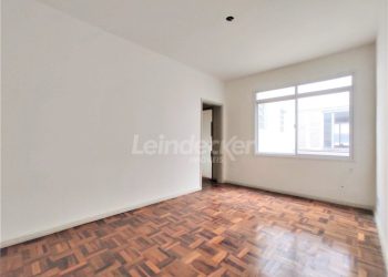 Apartamento à venda com 75m², 2 dormitórios, 1 vaga no bairro Santana em Porto Alegre