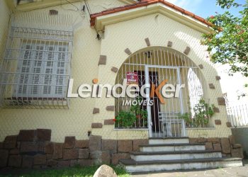 Casa à venda com 208m², 3 dormitórios, 1 suíte, 2 vagas no bairro Petrópolis em Porto Alegre