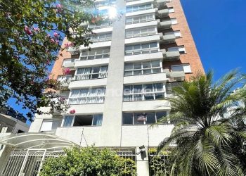 Apartamento à venda com 102m², 3 dormitórios, 1 suíte, 2 vagas no bairro Auxiliadora em Porto Alegre