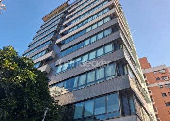 Apto Garden à venda com 129m², 3 dormitórios, 1 suíte, 2 vagas no bairro Menino Deus em Porto Alegre