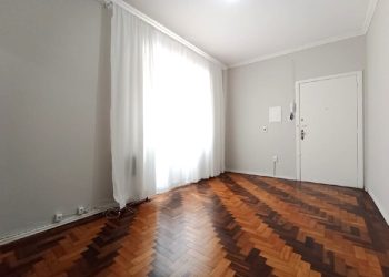 Apartamento à venda com 46m², 2 dormitórios no bairro Menino Deus em Porto Alegre